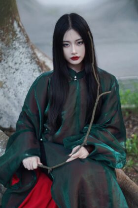 Mã thuê A23: Fullset áo Tấc tơ kim xanh lá lót đỏ (unisex)