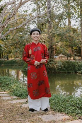 Mã thuê G18: Fullset áo Ngũ thân tay chẽn đỏ đô vải tafta in giả dệt (unisex)