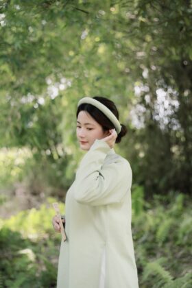 Mã thuê B49: Fullset Tay chẽn tơ xước xanh lá nhạt lót trắng (unisex)