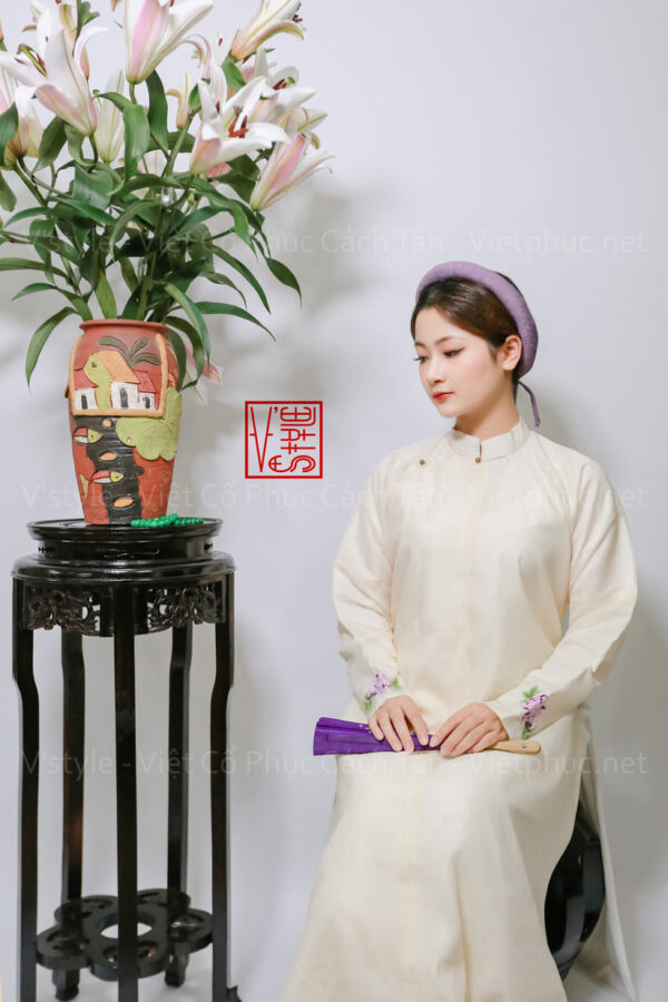 Thuê việt phục áo tấc áo ngũ thân tay chẽn B23 màu trắng gạo thêu tay vstyle
