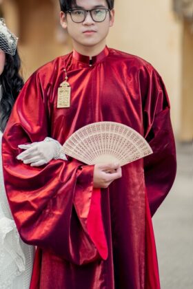 Mã thuê G23: Fullset Áo Tấc vải tafta màu đỏ bordeaux (unisex)