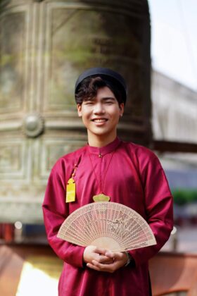 Mã thuê B74: Fullset Tay chẽn tơ kim đỏ đô lót đen (unisex)