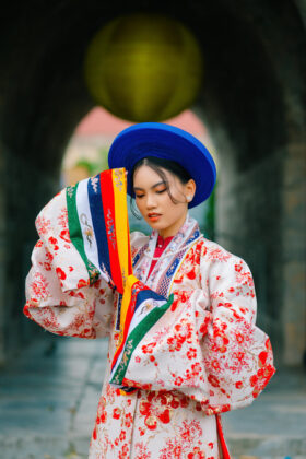 Mã thuê NB22: Fullset Nhật Bình Gấm hoa Đào màu đỏ kèm thường (váy quây) cho nữ