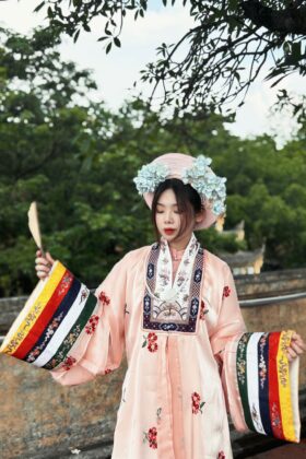 Mã thuê NB21: Fullset Nhật Bình hoa thêu màu hồng kèm thường (váy quây) cho nữ