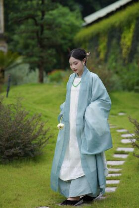 Mã thuê C14: Fullset áo Giao lĩnh quấn thường, Viên lĩnh kem, khoác Đối khâm tơ xanh (unisex)