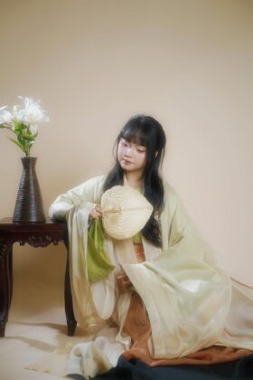 Mã thuê C16: Fullset áo Viên lĩnh xanh cốm quấn thường, khoác Đối khâm vàng nhạt (unisex)