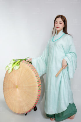 Mã thuê C23: Fullset áo Giao lĩnh tơ hoa xanh ngọc, quấn thường xanh rêu (unisex)