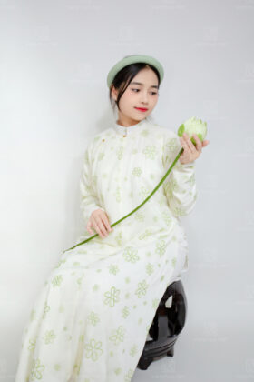 Mã thuê B93: Fullset Tay chẽn tơ thêu hoa màu xanh lá (unisex)