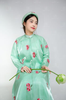 Mã thuê B82: Fullset Tay chẽn tơ óng xanh Huế lót xanh trà thêu hoa (unisex)