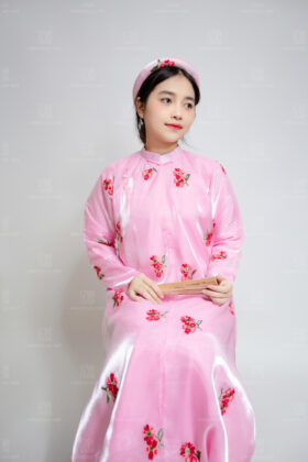 Mã thuê B83: Fullset Tay chẽn tơ óng hồng thắm lót hồng thêu hoa (unisex)