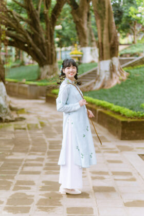 Mã thuê B91: Fullset Tay chẽn tơ xanh trời thêu hoa (unisex)