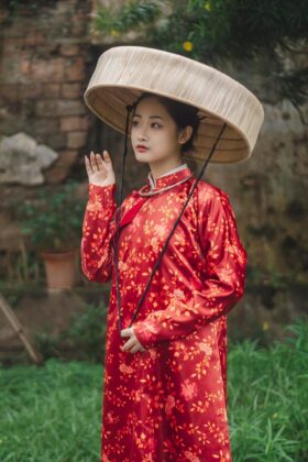 Mã thuê G29: Fullset áo Ngũ thân tay chẽn tafta in đỏ đô - unisex (Concept Kaity Nguyễn)