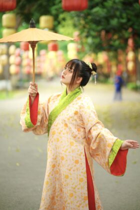 Mã thuê C34: Fullset áo Giao lĩnh gấm hoa vàng quấn thường sa hàn đỏ (unisex)