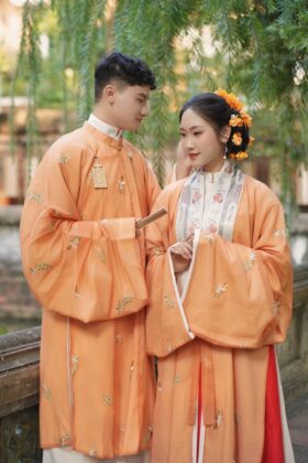 Mã thuê A142: Fullset Tấc tơ cam thêu hoa lót trắng (unisex)