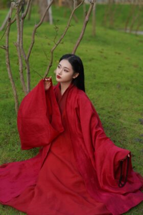 Mã thuê C35: Giao lĩnh đỏ đô, thường đỏ, khoác đối khâm đỏ đô (Unisex)