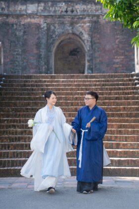 Mã thuê C71: Giao lĩnh tơ xước kim xanh trời, quây thường trắng, khoác đối khâm trắng (mẫu nữ mặc) (unisex)