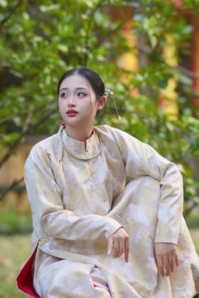 Mã thuê G54: Tay chẽn nhũ Hồ điệp kem lót đỏ (unisex)