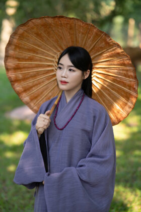 Mã thuê C44: Fullset áo Giao lĩnh tơ xước tím, thường đen (unisex)