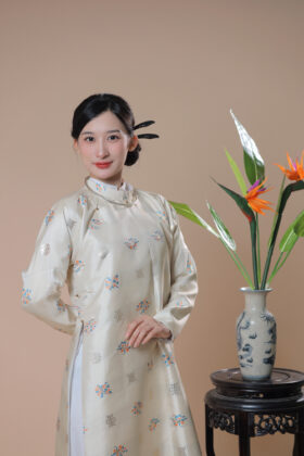 Mã thuê G62: Fullset Áo tay chẽn dệt Bát Bửu kem (unisex)