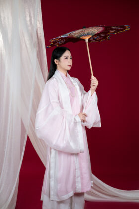 Mã thuê C42: Fullset áo Giao lĩnh tơ hoa cúc hồng lót trắng, quấn thường/váy quây, khoác đối khâm trắng (unisex)