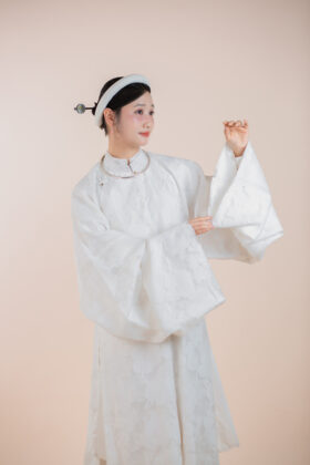 Mã thuê A168: Fullset áo Áo tấc vải Voan hoa trắng (unisex)