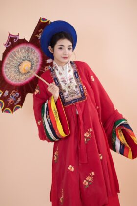 Mã thuê NB31: Fullset Nhật Bình tơ đỏ thêu hoa kèm thường (váy quây) cho nữ