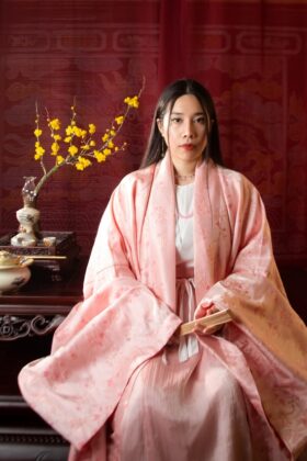 Mã thuê C46: Fullset áo Viên lĩnh trắng khoác đối khâm gấm hoa hồng (unisex)