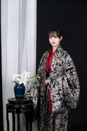 Mã thuê C53: Fullset Giao lĩnh đỏ khoác đối khâm Hồ điệp đen (unisex)