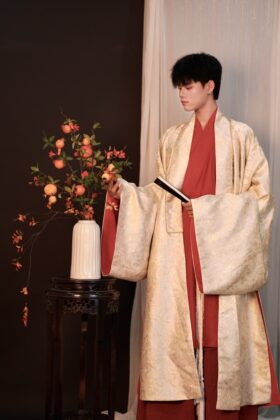 Mã thuê C54: Fullset Áo Giao lĩnh đỏ trơn khoác đối khâm Hồ Điệp nhũ vàng, thường quây đỏ (unisex)