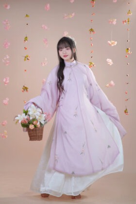 Mã thuê A175: Fullset Tấc tơ tím thêu hoa lót trắng (unisex)