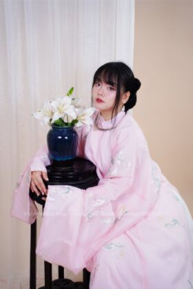 Mã thuê A182: Fullset Áo Tấc Thiên vân lưu thuỷ hồng lót trắng (unisex)